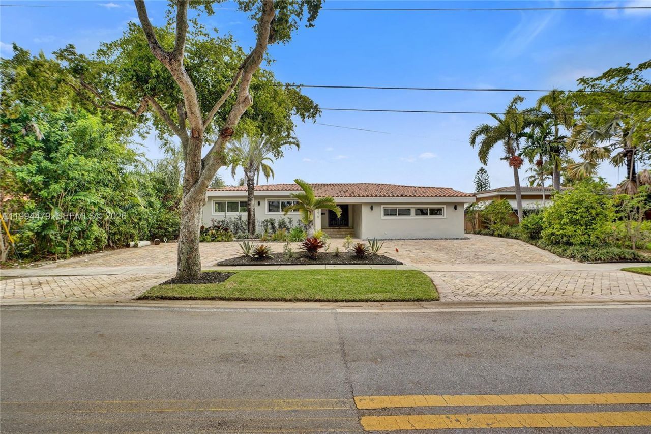 12478 N Bayshore Dr, North Miami, FL 33181 Photo