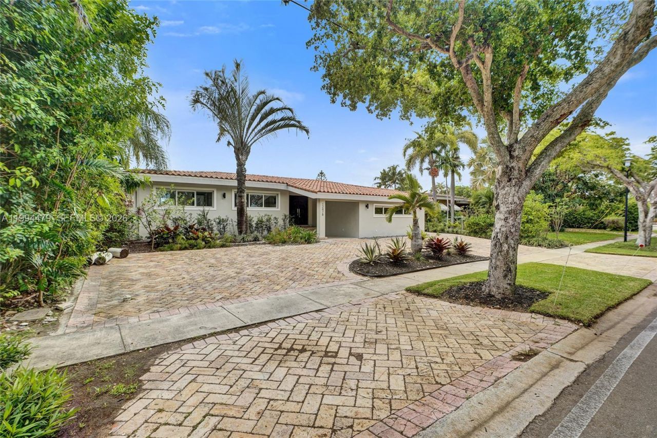 12478 N Bayshore Dr, North Miami, FL 33181 Photo