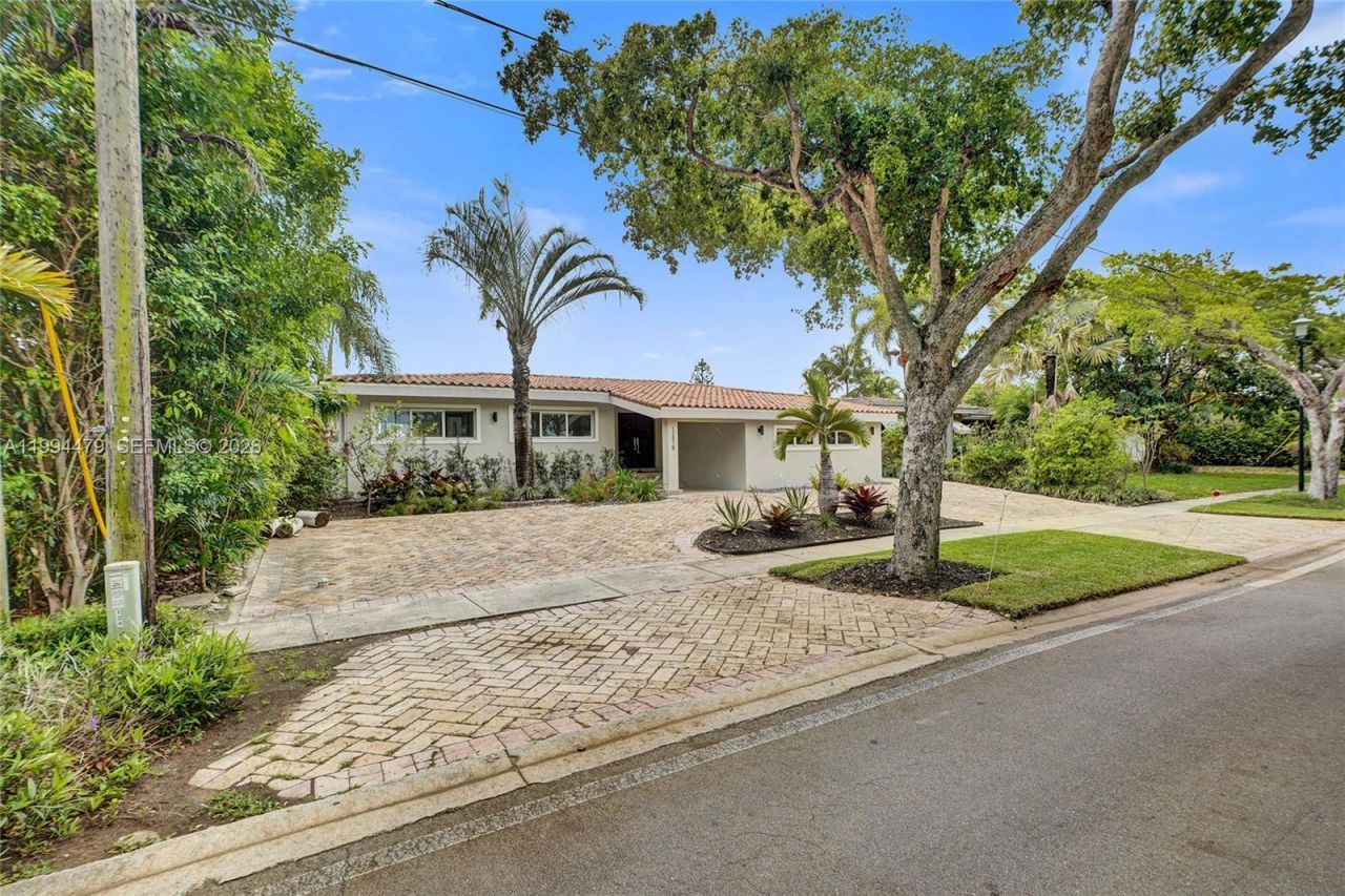 12478 N Bayshore Dr, North Miami, FL 33181 Photo