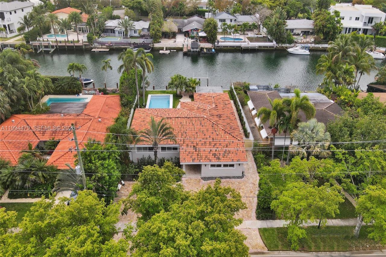 12478 N Bayshore Dr, North Miami, FL 33181 Photo