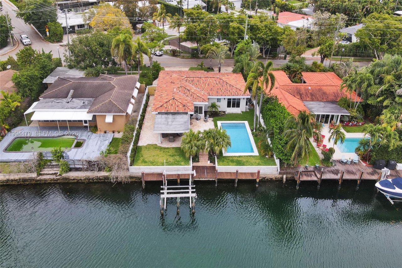 12478 N Bayshore Dr, North Miami, FL 33181 Photo