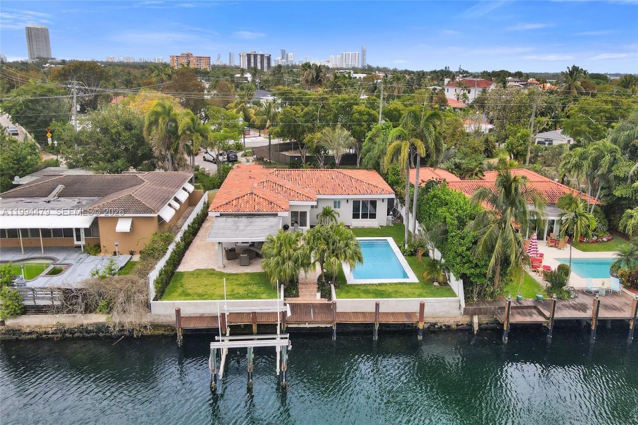 12478 N Bayshore Dr, North Miami, FL 33181 Photo