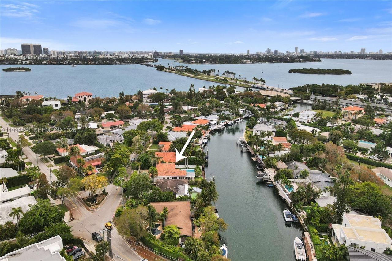 12478 N Bayshore Dr, North Miami, FL 33181 Photo