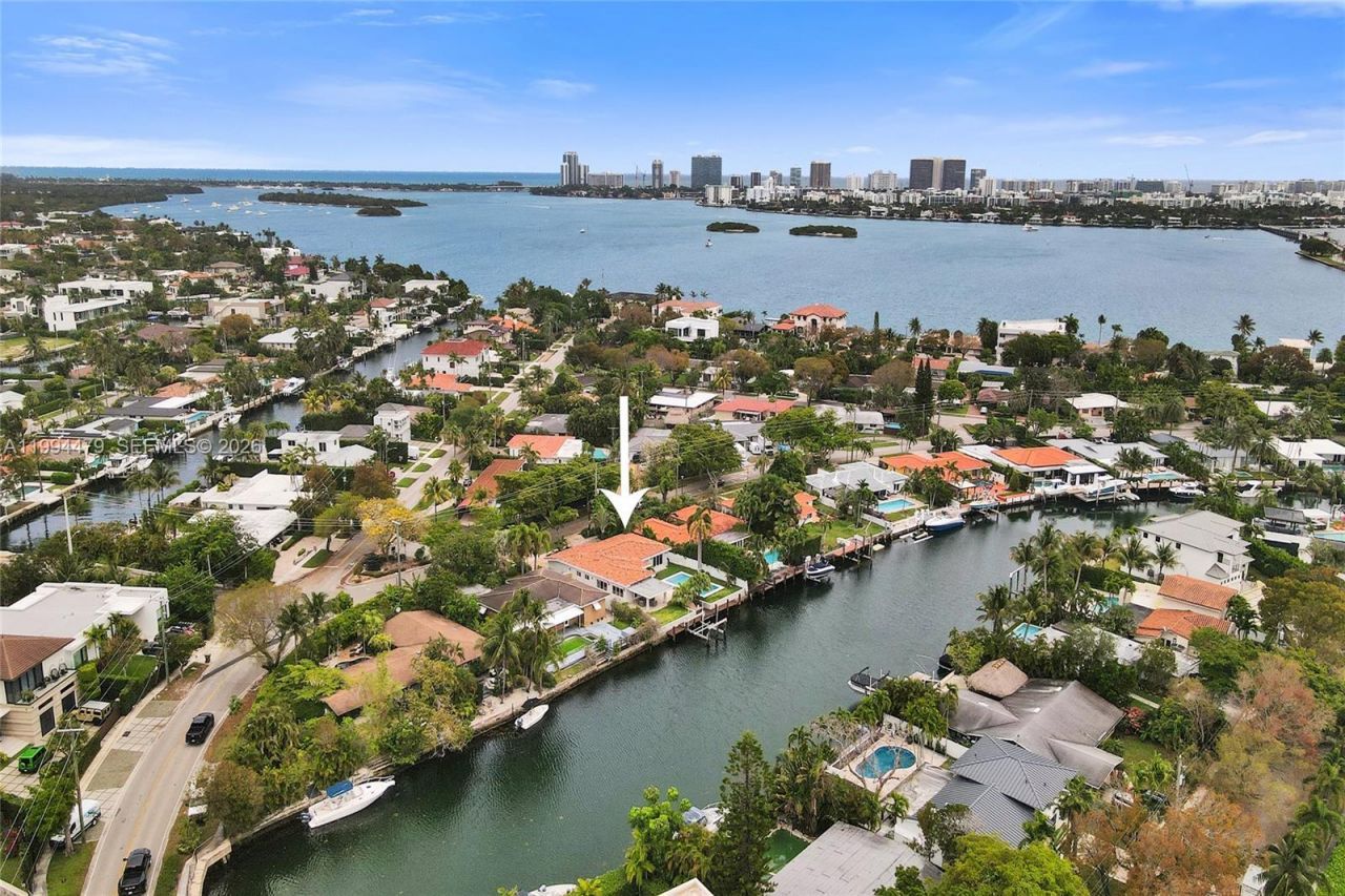 12478 N Bayshore Dr, North Miami, FL 33181 Photo