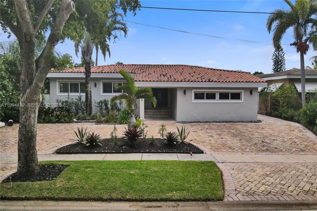 12478 N Bayshore Dr, North Miami, FL 33181 Photo