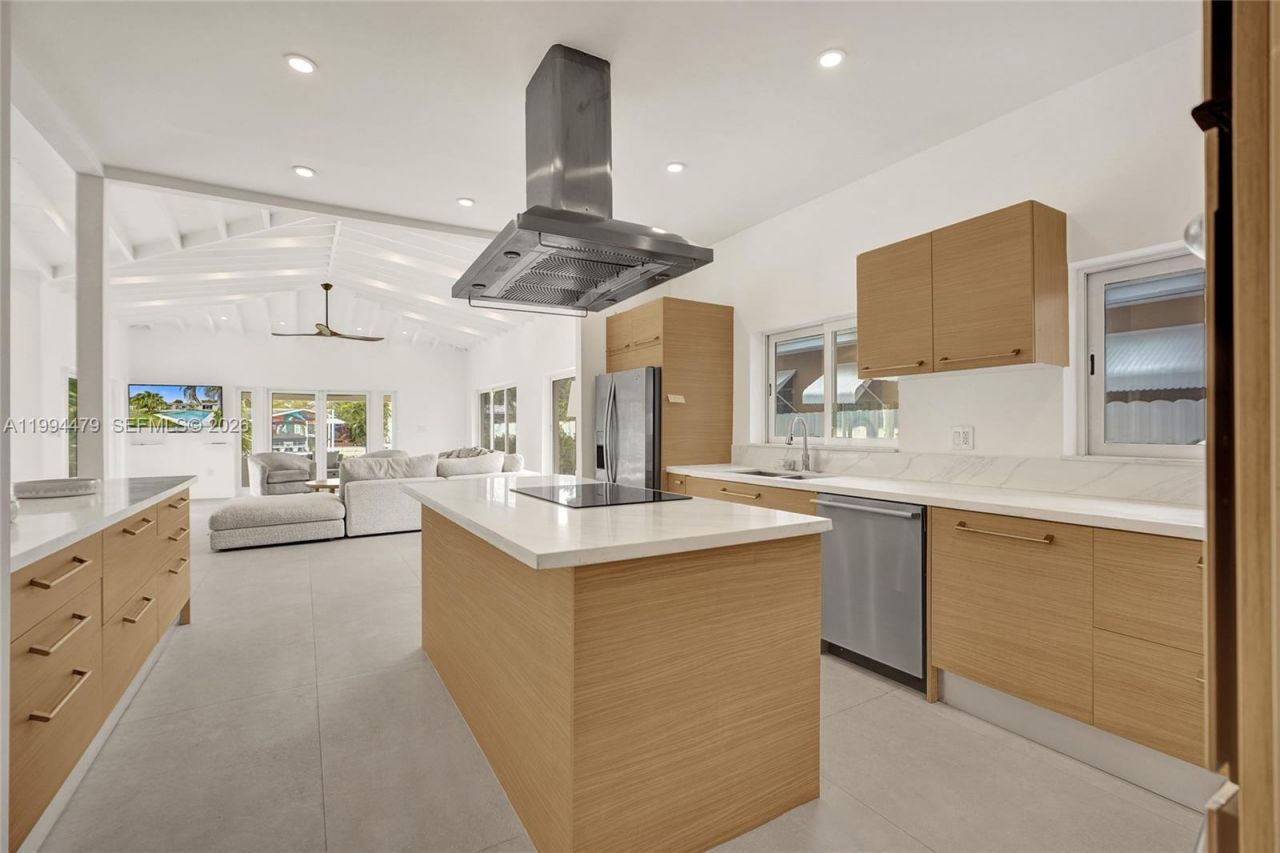 12478 N Bayshore Dr, North Miami, FL 33181 Photo