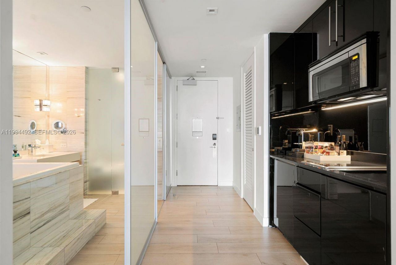 2201 Collins Ave, Unit 532, Miami Beach, FL 33139 Photo