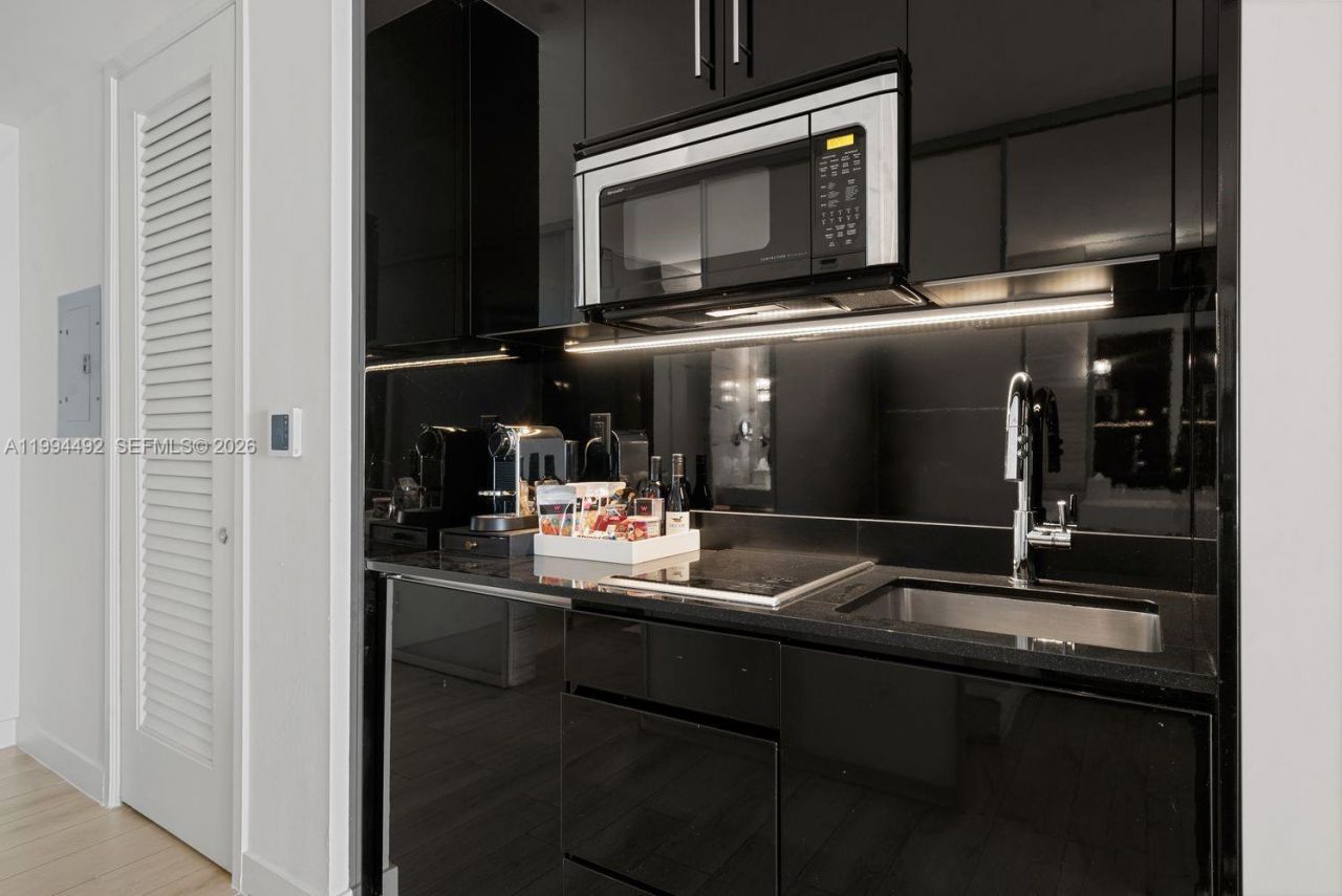 2201 Collins Ave, Unit 532, Miami Beach, FL 33139 Photo