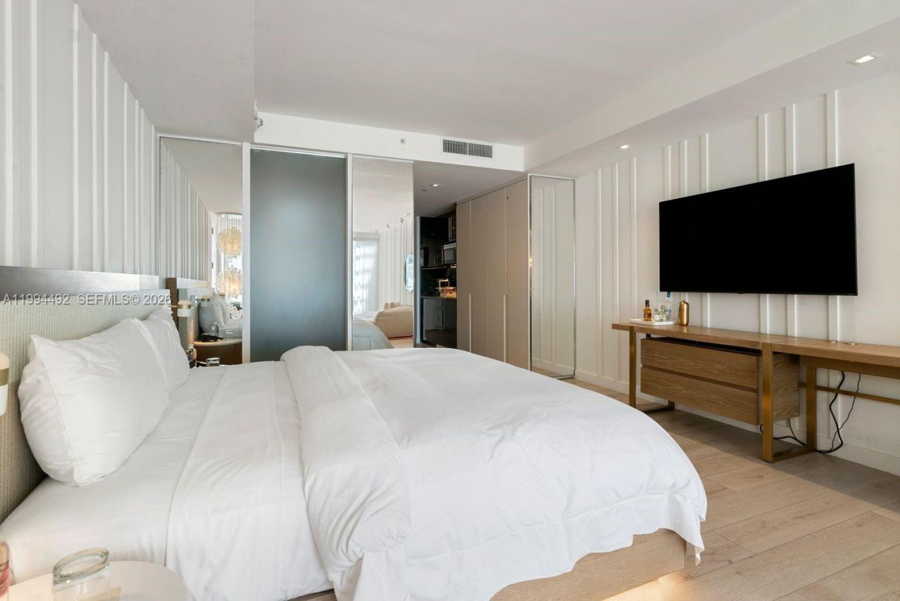 2201 Collins Ave, Unit 532, Miami Beach, FL 33139 Photo