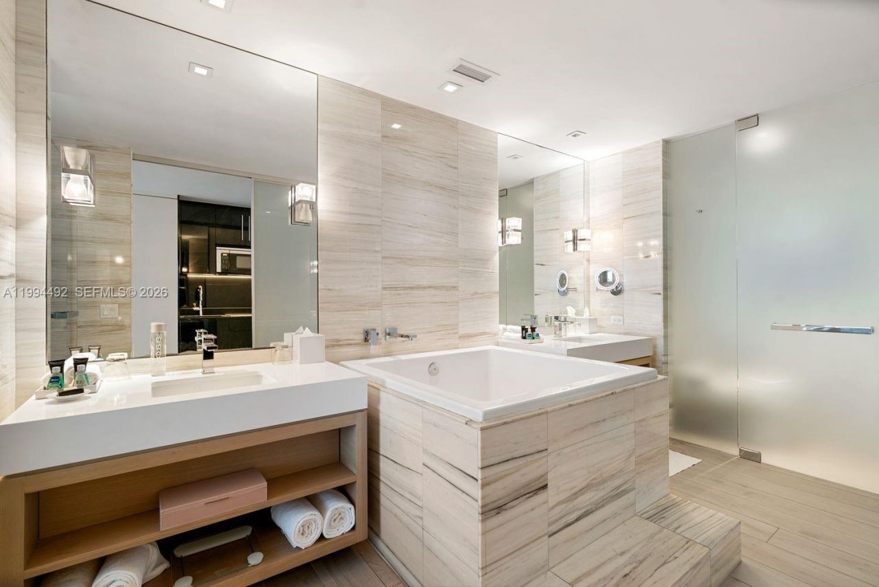 2201 Collins Ave, Unit 532, Miami Beach, FL 33139 Photo