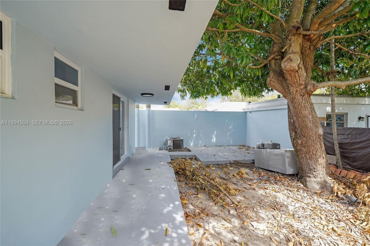 1239 SW 22nd Ave , Miami, FL 33135 Photo