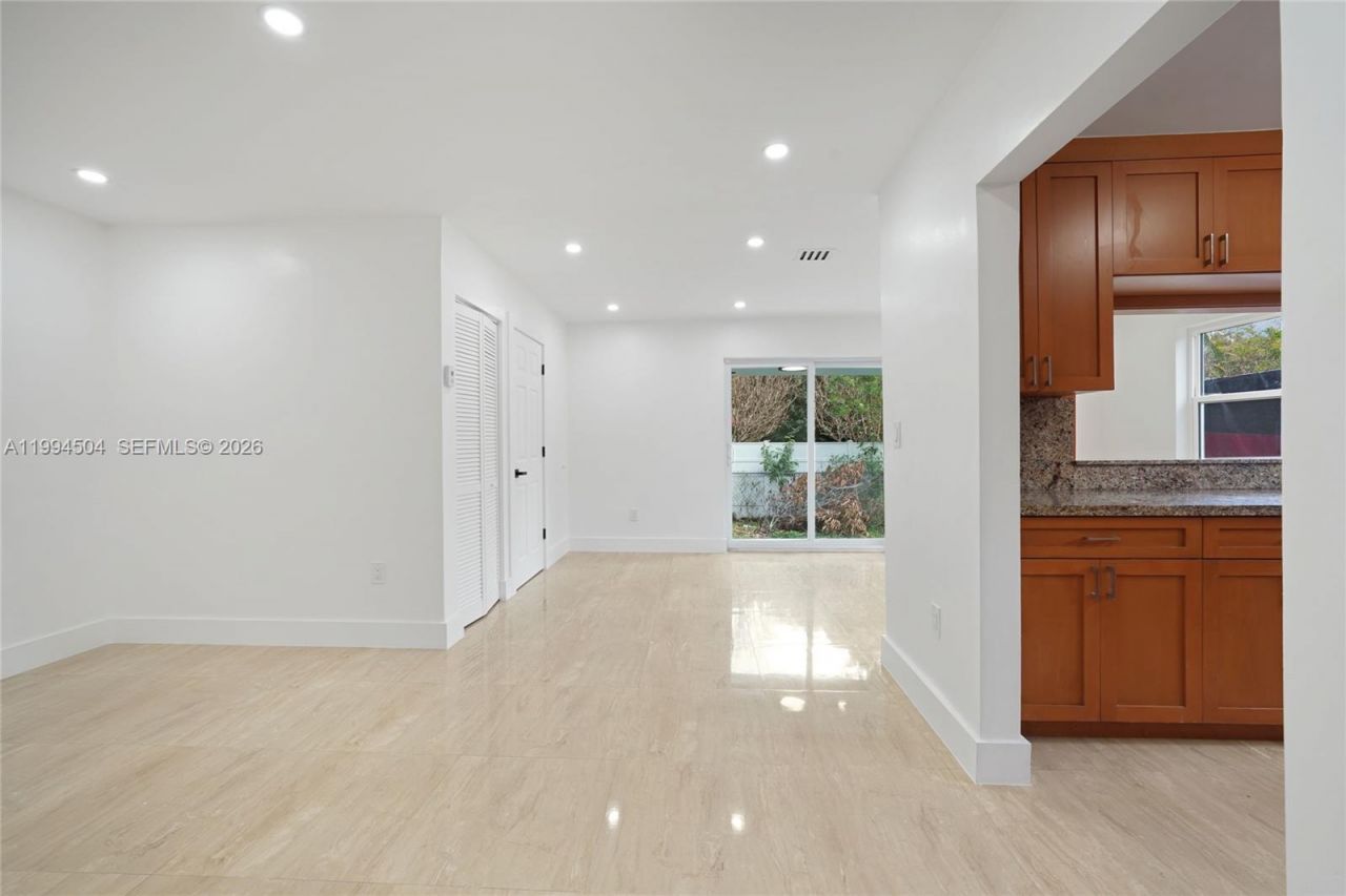 1239 SW 22nd Ave , Miami, FL 33135 Photo