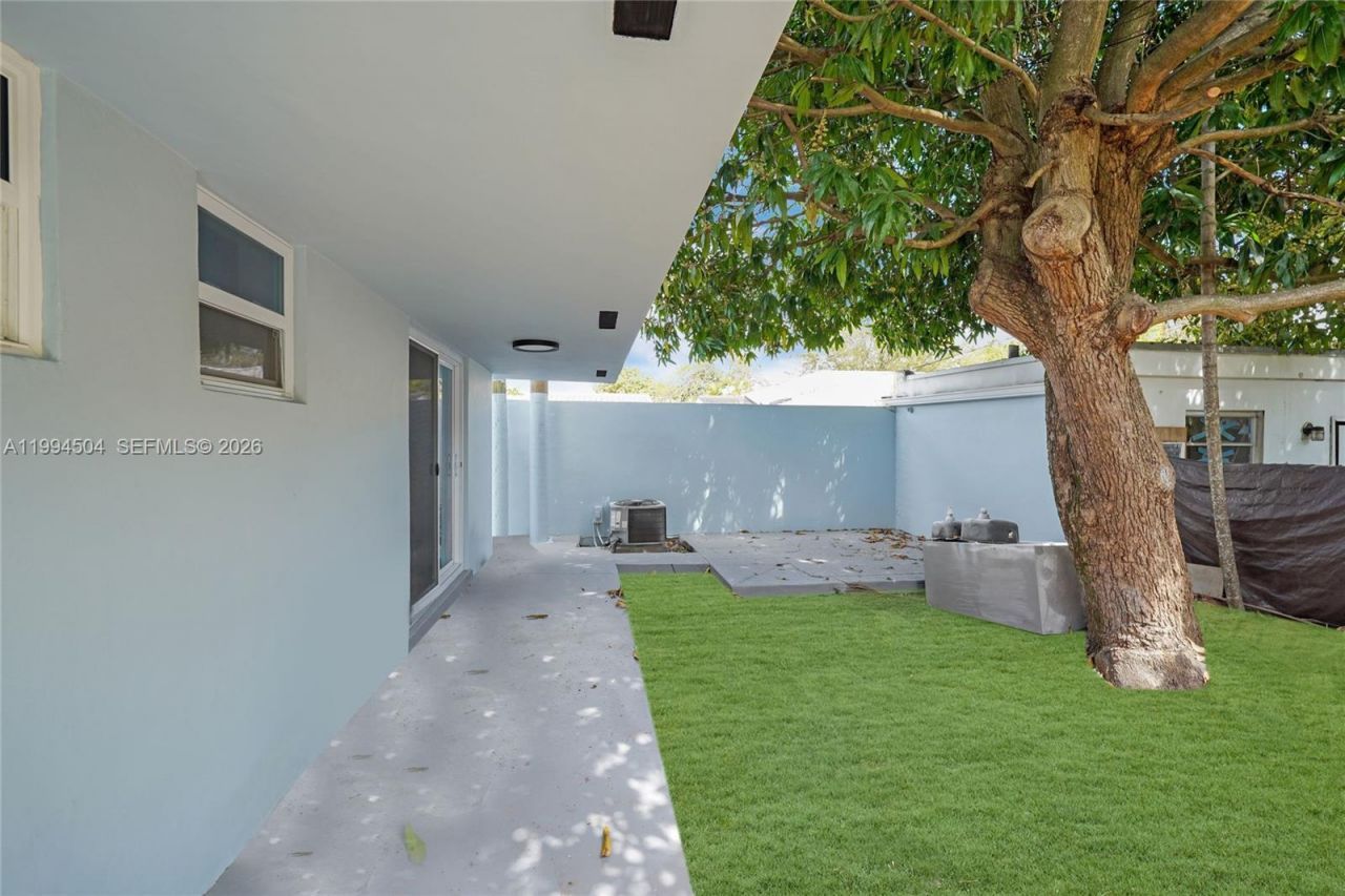 1239 SW 22nd Ave , Miami, FL 33135 Photo