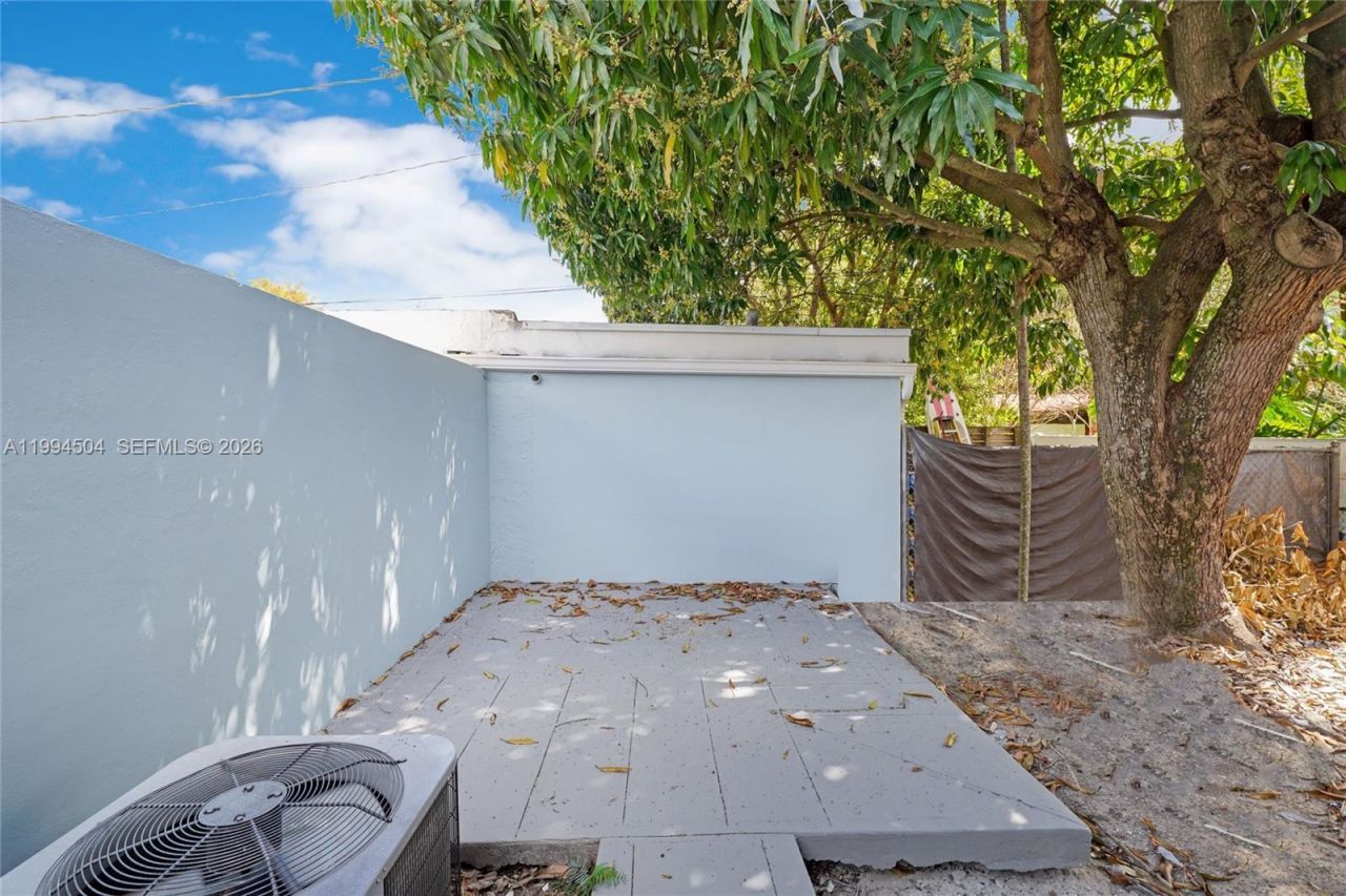 1239 SW 22nd Ave , Miami, FL 33135 Photo