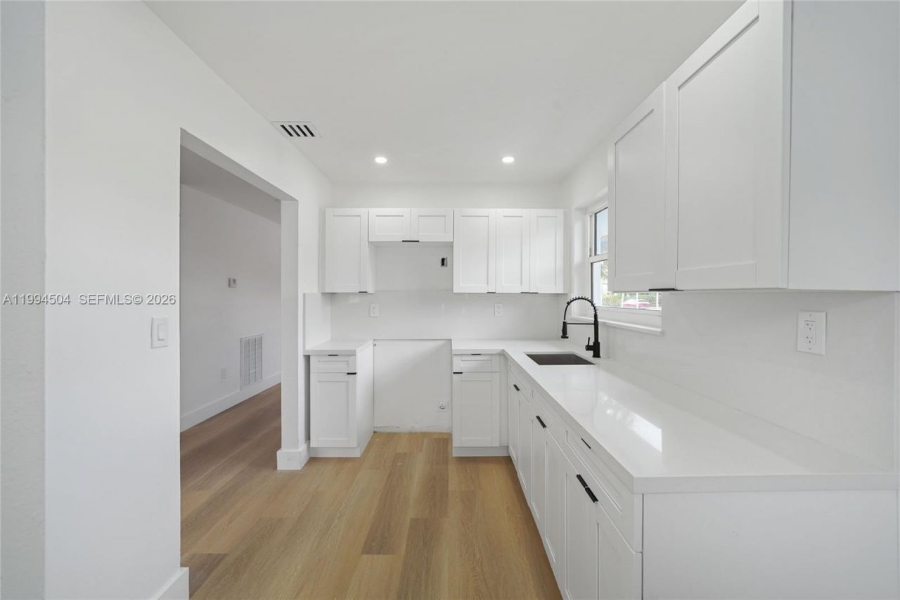 1239 SW 22nd Ave , Miami, FL 33135 Photo