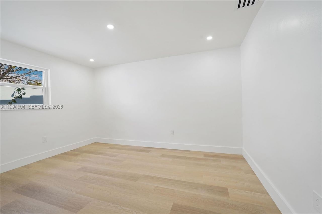 1239 SW 22nd Ave , Miami, FL 33135 Photo