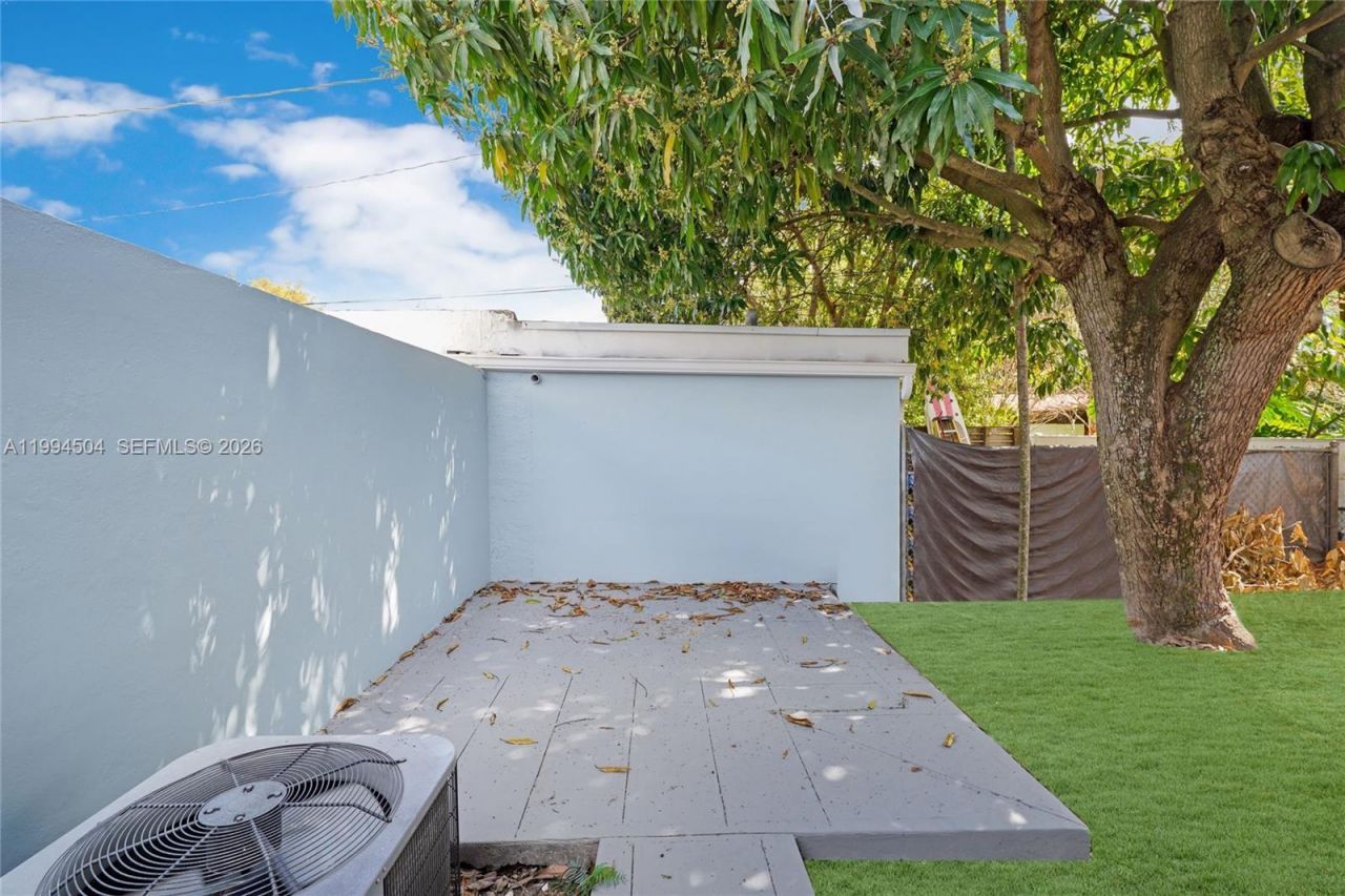 1239 SW 22nd Ave , Miami, FL 33135 Photo