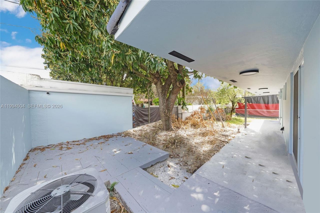 1239 SW 22nd Ave , Miami, FL 33135 Photo