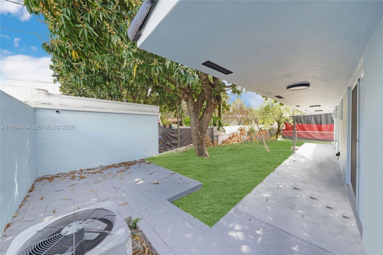 1239 SW 22nd Ave , Miami, FL 33135 Photo