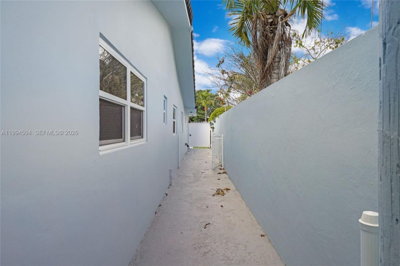 1239 SW 22nd Ave , Miami, FL 33135 Photo