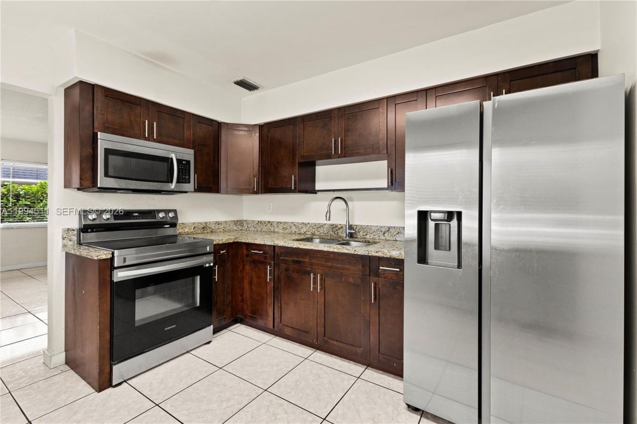 6121 SW 40th Ct , Unit A, Miramar, FL 33023 Photo