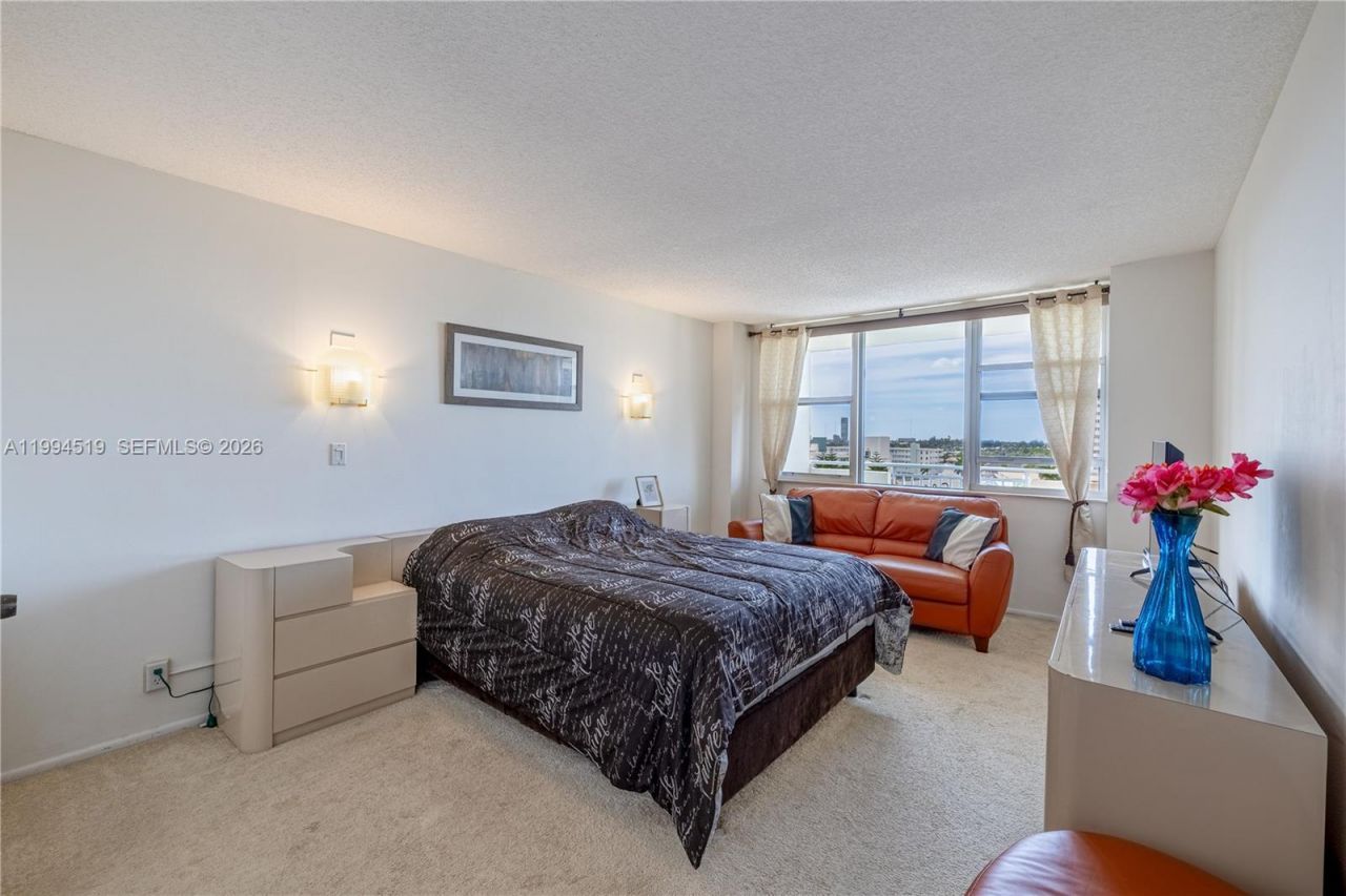 3180 S Ocean Dr, Unit 718, Hallandale Beach, FL 33009 Photo