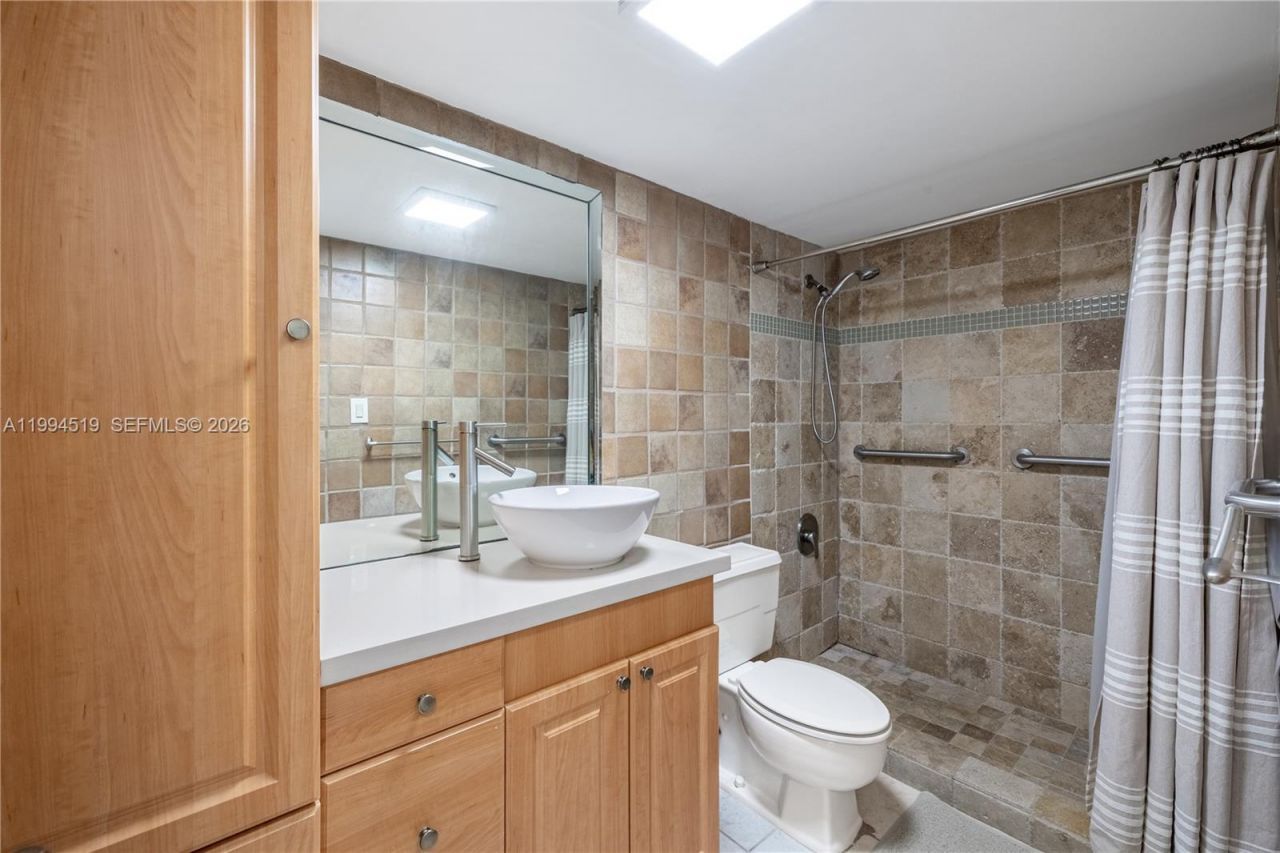 3180 S Ocean Dr, Unit 718, Hallandale Beach, FL 33009 Photo