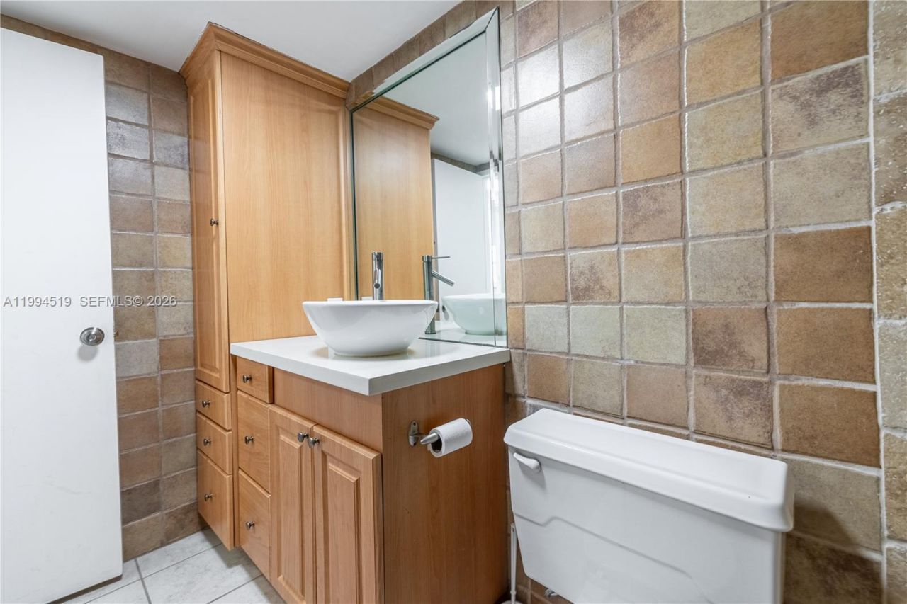 3180 S Ocean Dr, Unit 718, Hallandale Beach, FL 33009 Photo
