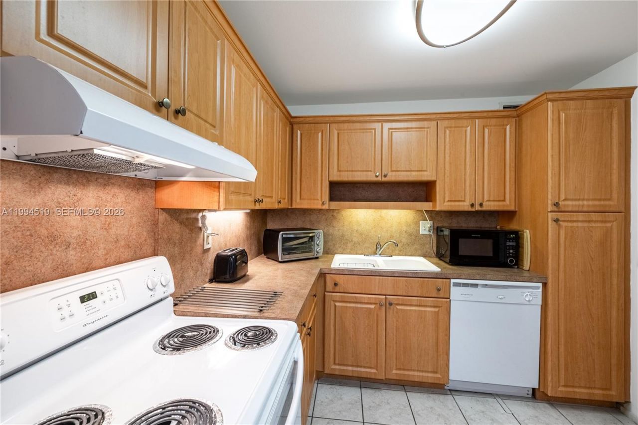 3180 S Ocean Dr, Unit 718, Hallandale Beach, FL 33009 Photo
