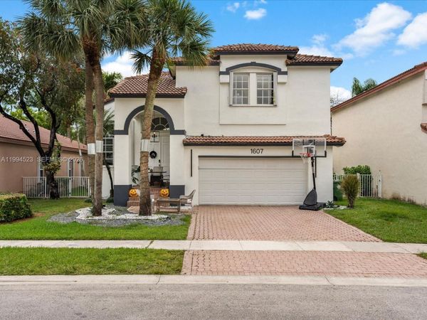 1607 SW 157th Ave, Pembroke Pines, FL 33027