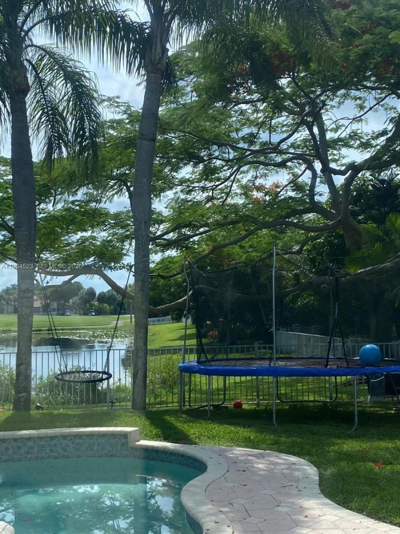 1607 SW 157th Ave, Pembroke Pines, FL 33027 Photo