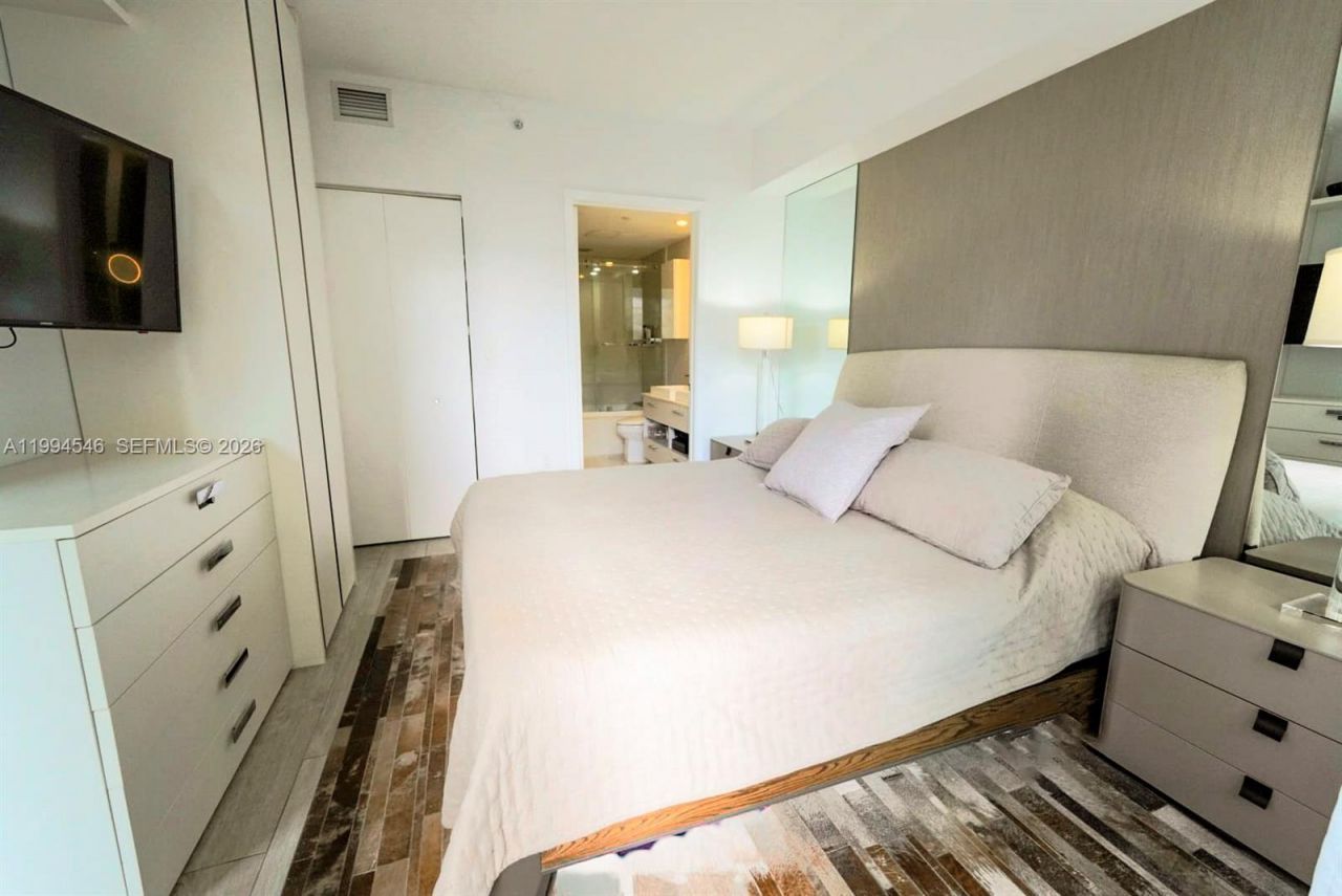 55 SW 9th St, Unit 1001, Miami, FL 33130 Photo