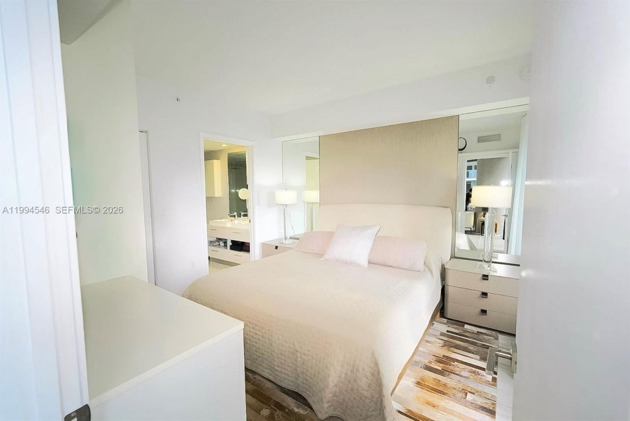 55 SW 9th St, Unit 1001, Miami, FL 33130 Photo