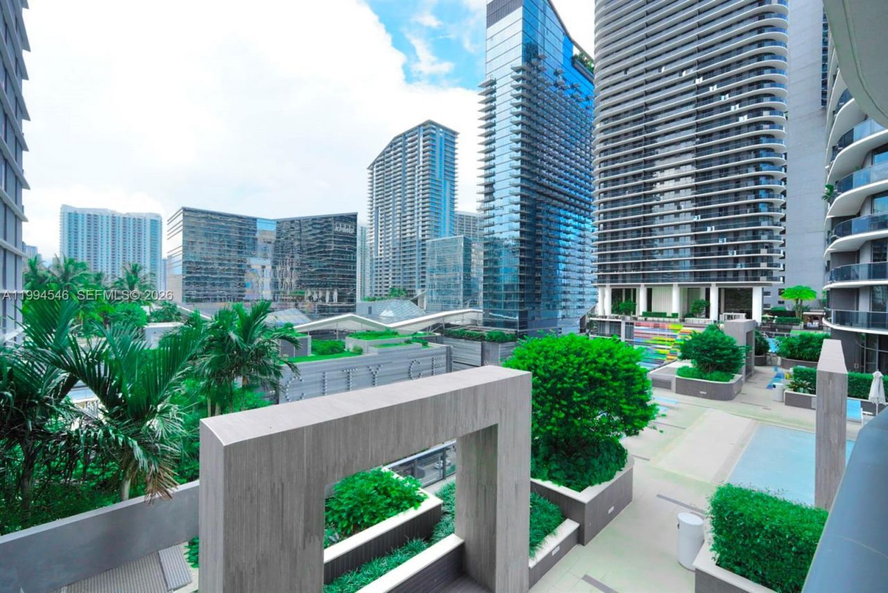 55 SW 9th St, Unit 1001, Miami, FL 33130 Photo