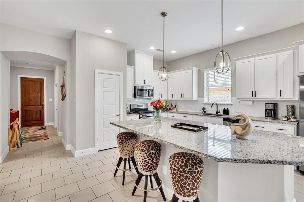 5564 Vaquero Road, Fort Worth, TX 76126 Main Photo