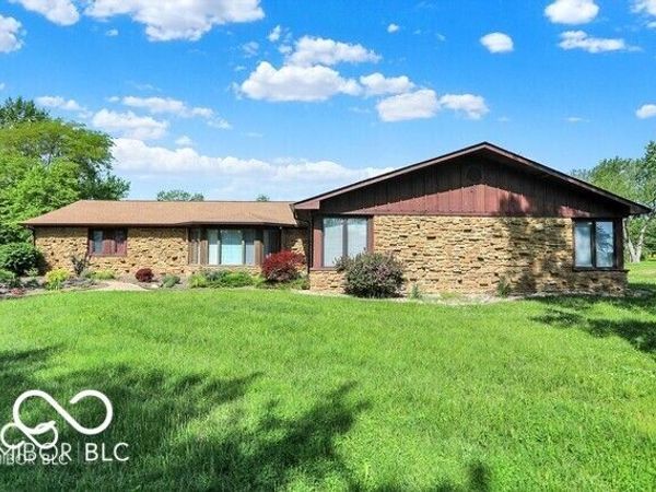 5272 N Graham Road, Whiteland, IN 46184