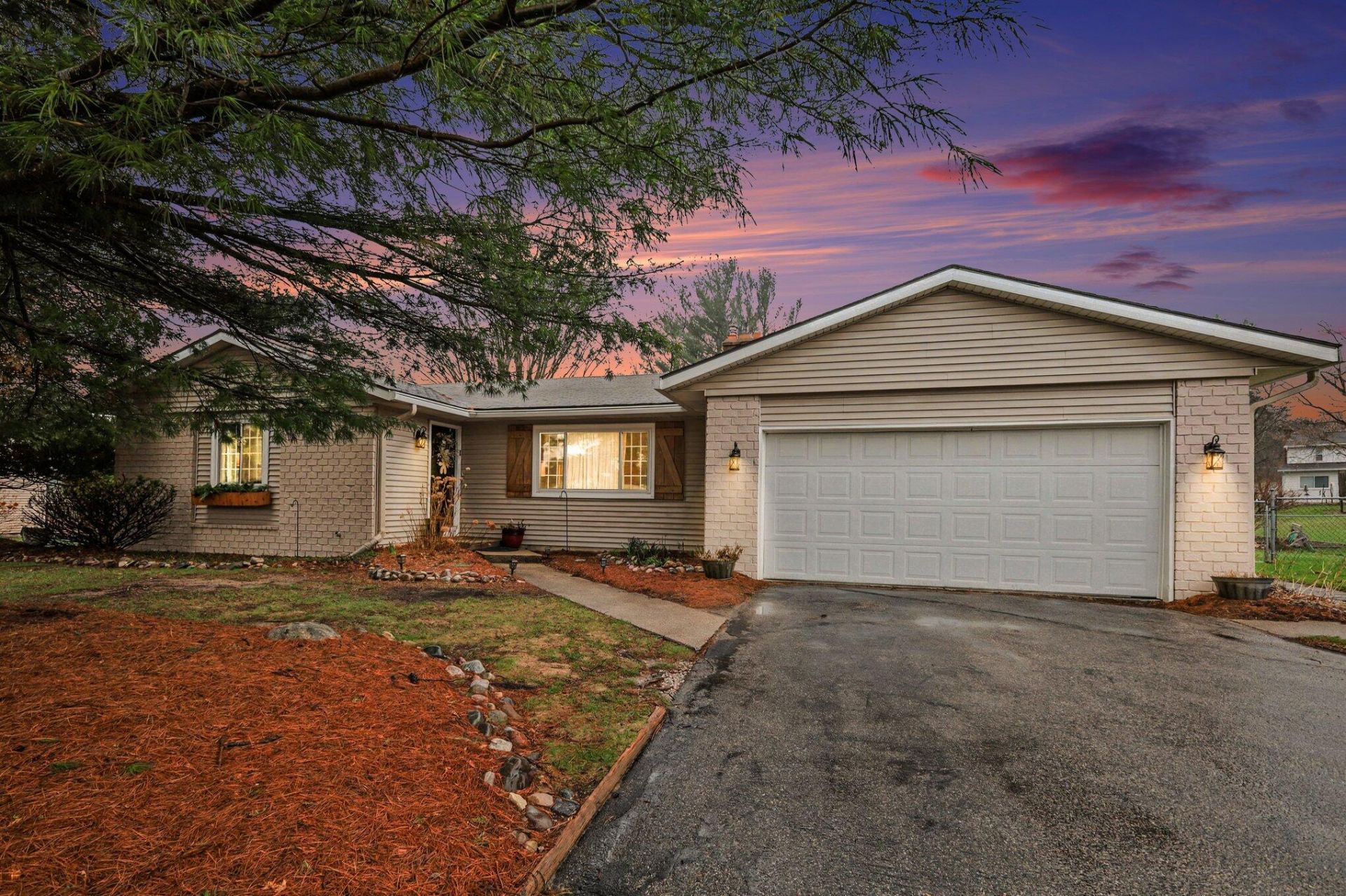 1665 Forest Hill Avenue Se, Grand Rapids, MI 49546 Main Photo