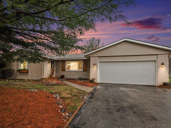 1665 Forest Hill Avenue SE, Grand Rapids, MI 49546