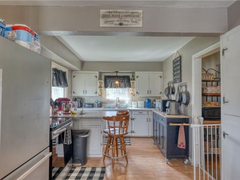 825 Friendship Drive, New Concord, OH 43762 Photo 11