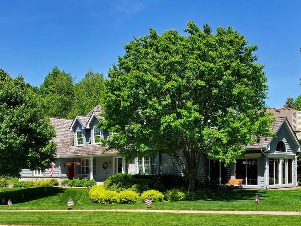 1001 Walden Court, Burnsville, MN 55337