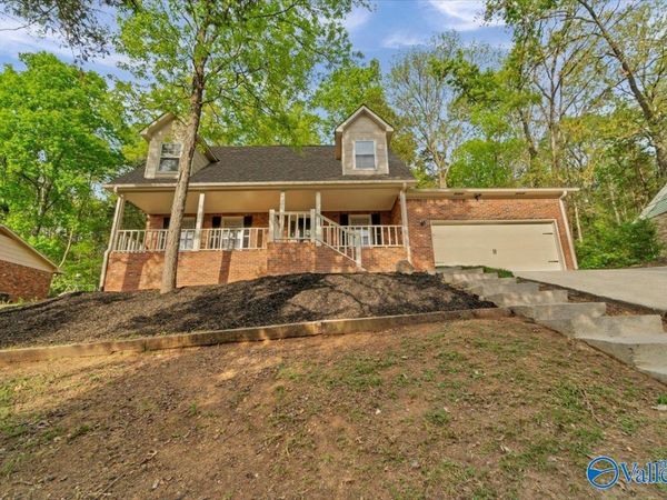 11219 Suncrest Drive SE, Huntsville, AL 35803