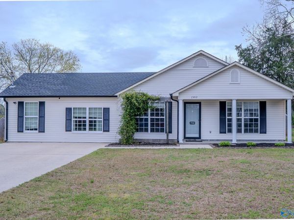 1502 Vest Street SW, Hartselle, AL 35640