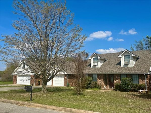 105 Gardenwood Drive, Holdenville, OK 74848