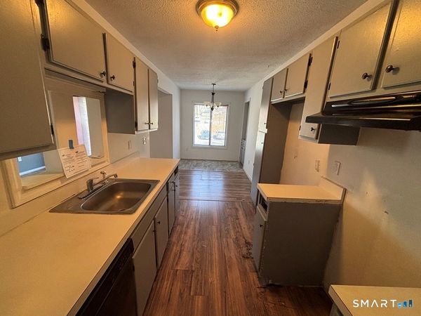 35 Woodsedge, Unit 3C, Newington, CT 06111