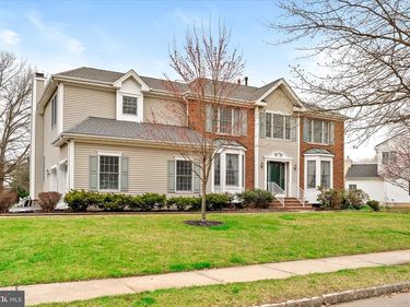 4 BERGEN DRIVE, CRANBURY, NJ 08512
