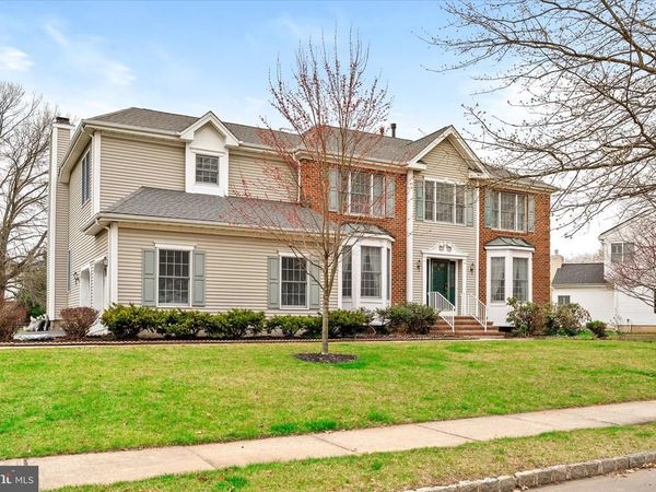 4 BERGEN DRIVE, CRANBURY, NJ 08512