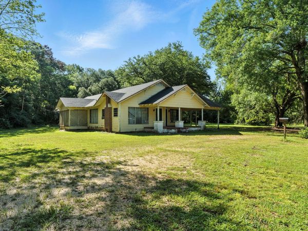 610 Welcome St., Taylorsville, MS 39168