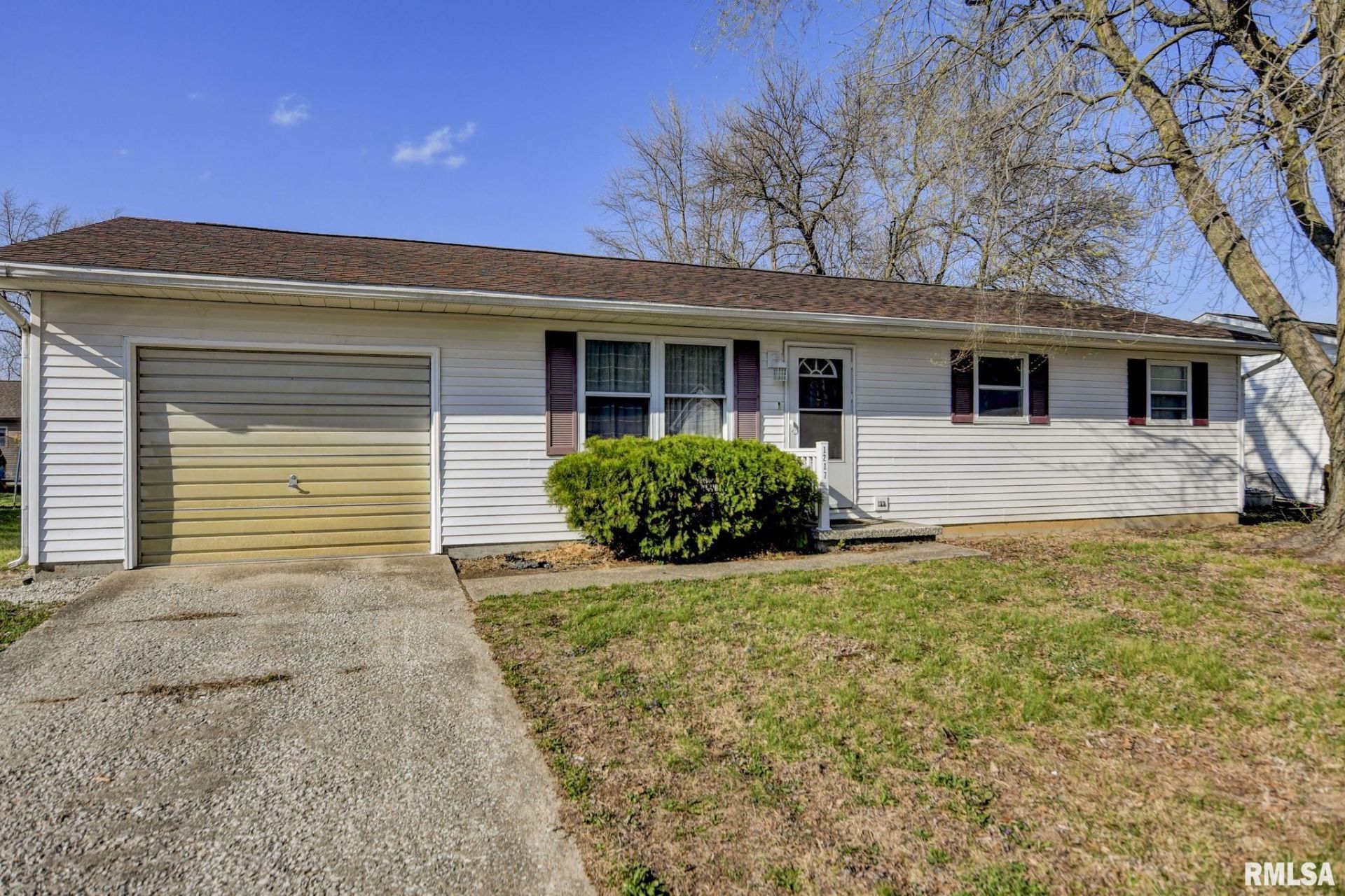 1217 W Sherman Street, Taylorville, IL 62568 Main Photo