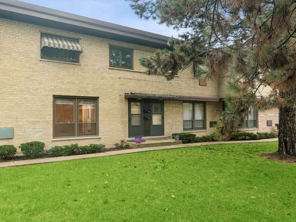 934 N Wheeling Road , Mount Prospect, IL 60056