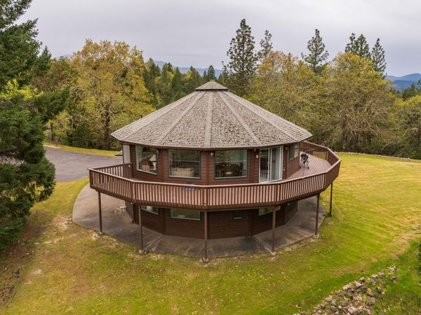 398 Madrone Ridge Drive, Grants Pass, OR 97527
